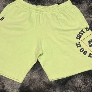 Men’s M Nike shorts